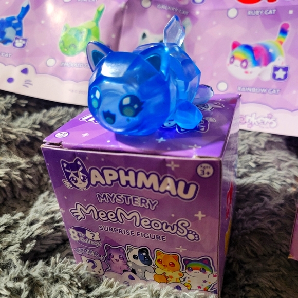 Aphmau Meemeows-Sapphire Cat and Mini Figurine - Picture 3 of 4